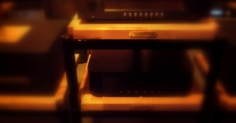 Unten der OperaAudio Orfeo CD-Player auf Coronado Basics Complettsystem .