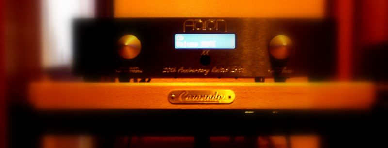 Hier ein Aaron 20th Anniversary ( DoubleX ) HighEnd Vollverstärker auf einer der Coronados .