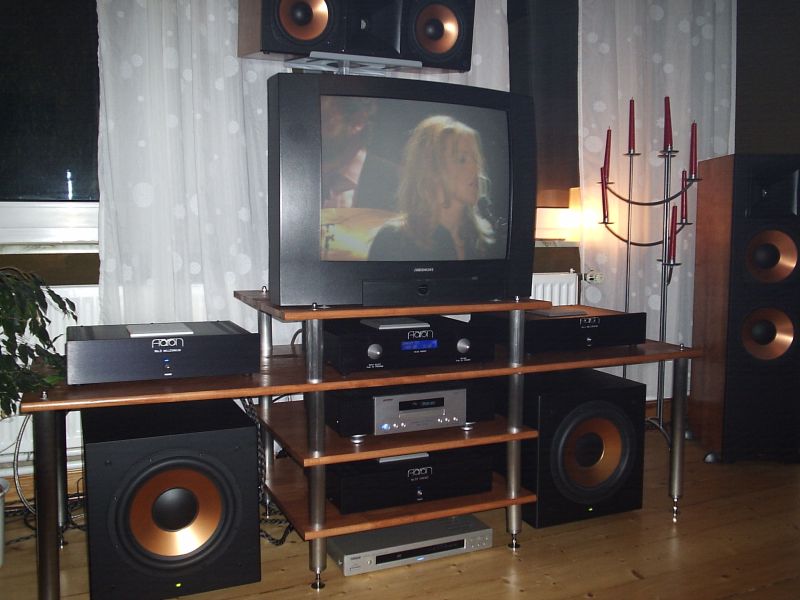 Lautsprecherbestückung : Klipsch Reference RF 7 , Klipsch Reference RC 7 , Klipsch Reference RSW 12 , Klipsch Reference RS 7 - Double Bass Array - angetrieben von einer High End AARON Verstärkerkette von Werner Enges Atmosphere aus Elze bei Hannover 05068 - 3031 - Telefon .
