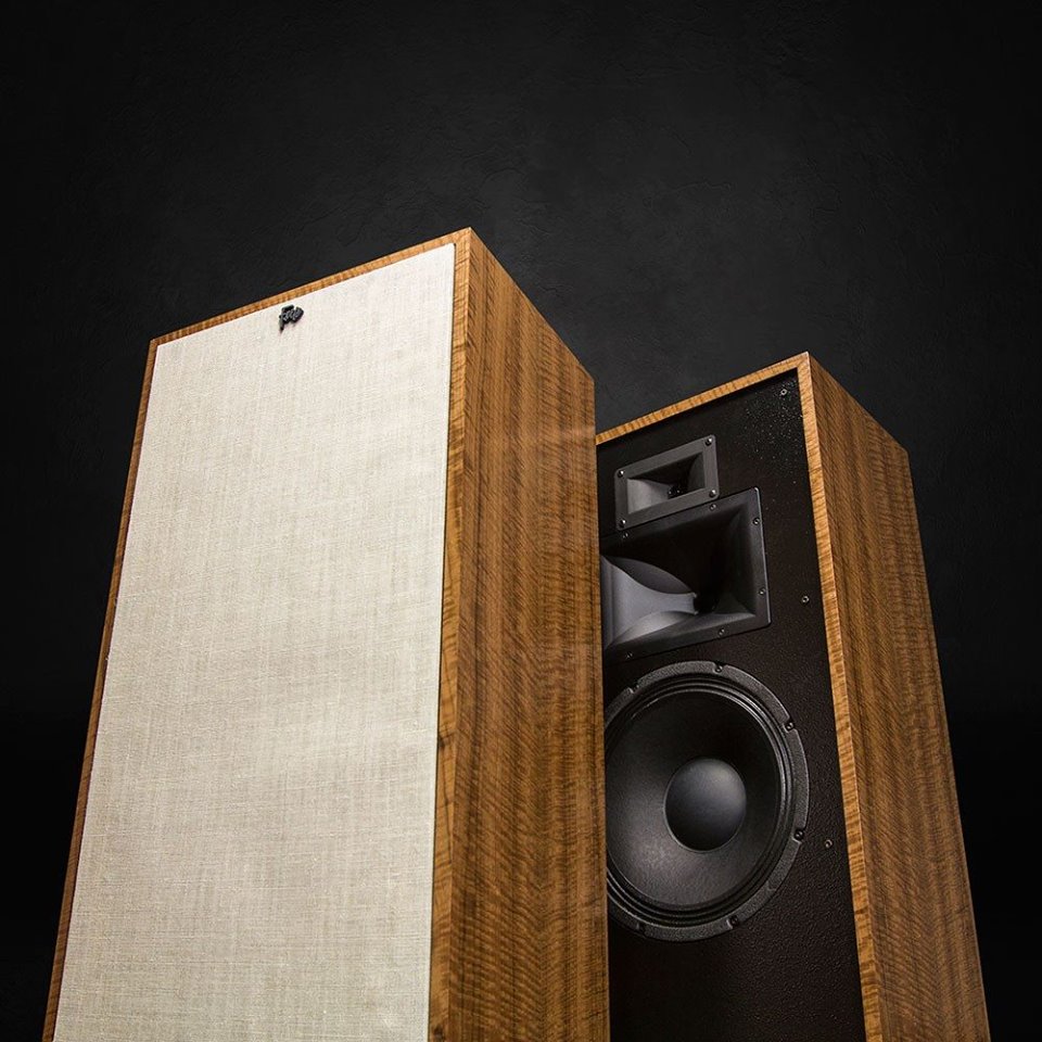 Comin´ soon : California Black Walnut Klipsch Forte III kommt in einer limitierten Edition von insgesamt nur 26 Paar !!! für den Europäischen Markt , mittleren Osten und asiatischen Markt , daher sind diese Lautsprecher extremst exclusiv !!! exclusiv at werner enges  atmosphere klipsch 05068 3031 phone  klipsch forte 3 