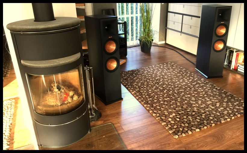 Ein Paar schöner Klipsch Reference Premiere 280 Standlautsprecher , hier recht frei aufgestellt mit viel space rückwärts - im schönen angenehmen wohnlichen Ambiente . Und ja - sebstverständlich funktioniert das so hervorragend zur Zufriedenheit der glücklichen Kunden . Ob im colour-changing-pure-sunlight oder in der gemütlichen Abendstimmung - die 280er machen immer eine gute Performance . Everlasting fun wünscht Werner@klipsch-direct.com , Problemlösungen gewünscht ? Just call 05068 / 3031 / phone . 