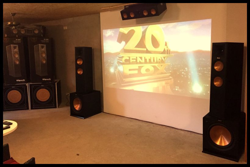 Fantastic Klipsch Stereo & Surround System , with a little help from Klipsch 15 Zoll Active Subwoofers - das passt ! Foto zeigt die tolle Frontkombination mit Klipsch Reference Premiere 280 , placiert auf den Klipsch 15zöllern R115SW - Centerlautsprecher ist der Klipsch 450 , auch aus der Klipsch Reference Premiere Linie . Dieses System ist noch im Aufbau und wird noch erheblich erweitert , warten wir es ab ..... Auf jeden Fall schon jetzt viel Spass & evertime happy listening den glücklichen Eignern wünscht werner@klipsch-direct.com . You like that ? Einfach 05068 / 3031 / phone !