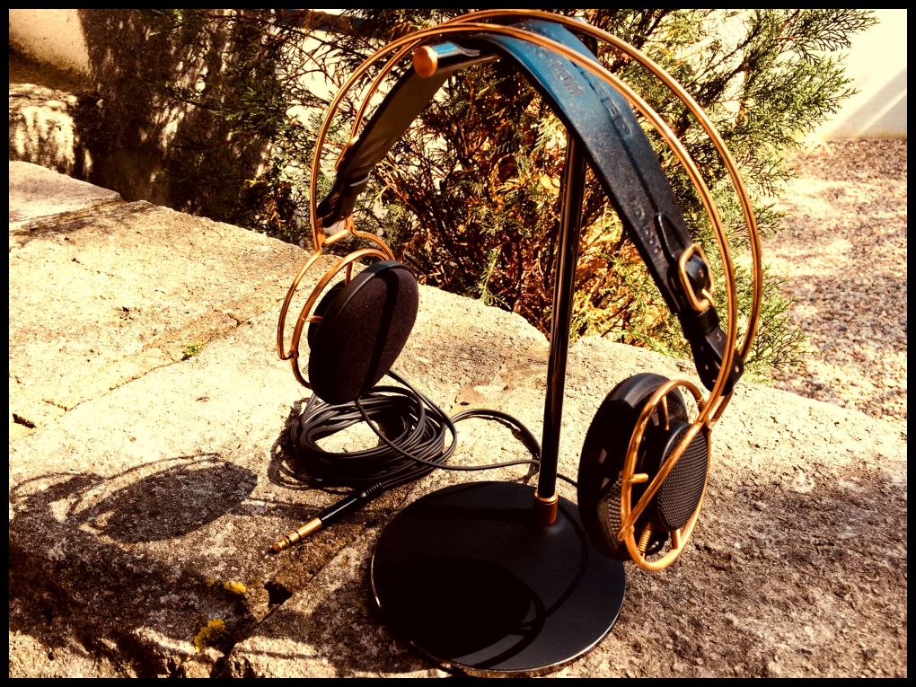 ... absoluter filigraner Sennheiser Kopfhörer , Metallteile 24k vergoldet , feine 6-fach Federaufhängung , excellenter Zustand , new old stock , Echtledertragband mit Goldschnallen vielseitig justierbar - amazing fantastic , nur kurz zwecks Funktions-Check betrieben just as low as € 2995,- .... interessiert , dann 05068 / 3031 / phone - Werner Enge´s Atmosphere - Klipsch .