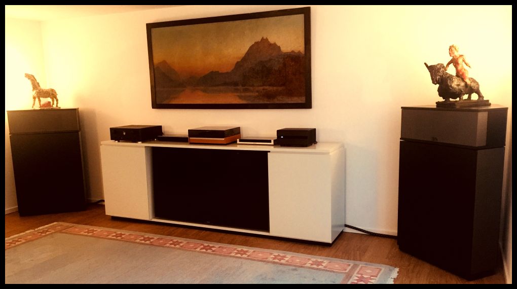 ... und auch wieder eine tolle Sache installiert bei den nun absolut lucky customers , Klipsch Heritage Series Klipschorn AK6 im rabenschwarzen Echtholzfurnier , handcrafted in Hope , Arkansas , U.S.A. - Anlage verkabelt mit dem HighEnd Viablue SC6 Speakercables + HighEnd Viablue RCA NFS6 , alles prima und im klanglich coolen Ambiente - sounds amazing ! Wanna have it ? Schnellentschlossen ? Dann einfach 05068 / 3031 / phone @ klipschwerner , your personal Brand Ambassador mit Fullservice !