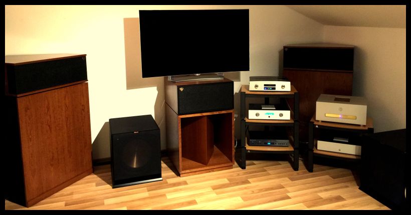 .... an absolute amazing fantastic setup , which will have a new place in a comin´soon home - ein tolles set-up , was dann irgendwann nochmal neu aufgestellt wird im kommenden grösseren Raum im Haus oder im Loft , what ever ... hier haben wir alles an excellentem HighEnd verbaut , Sovereign Ultra HighEnd Signature Series The Glory & Aaron No22 HighEnd PreAmp + Aaron No33 HighEnd 3-channel amp , Klipschorn original in american- cherry für left und right , Klipsch La Scala in american-cherry als Centerspeaker , 2 x 15zoll Klipsch ActiveSubwoofers , Klipsch Heresy´s in american-cherry als Backspeakers , das volle Viablue Packet mit SC6 Air Speakercables , mit custom-bridges 6 Air , mit S6 Air RCA Kabeln , unserer fetten voodoofreien Verstromung , Lovan Sovereign Racks etc - als Zwischenlösung im unkonventionellen Aufbau für das kommende Home mehr als ultra-aaronizing & sovereignisationell - das geht richtig ! Much fun to the lucky customer !!! Just call at 0049 / 5068 / 3031 / phone . Und nochmals weiterhin viel Spass und lange Freude wünschen Ronny und Werner@klipsch-direct.com .