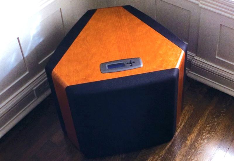 Ein fantastischer Active-Subwoofer von Klipsch aus Kundenauftrag , Klipsch RT12D in american-cherry , Zustand wie neu , wegen Hochrüstung günstig abzugeben . 3 x 12 Zoll Chassis , Impuls ca. 1 kw , Automatic-Einmessung , Messmicro , Progammierung über Laptop möglich , aufstellungsunkritisch , Fb-möglich , Bsp. abnehmbar , Membranen Cerrametallic , werksseitige Absorberfüsse - rufen Sie uns an unter 05068-3031 . 