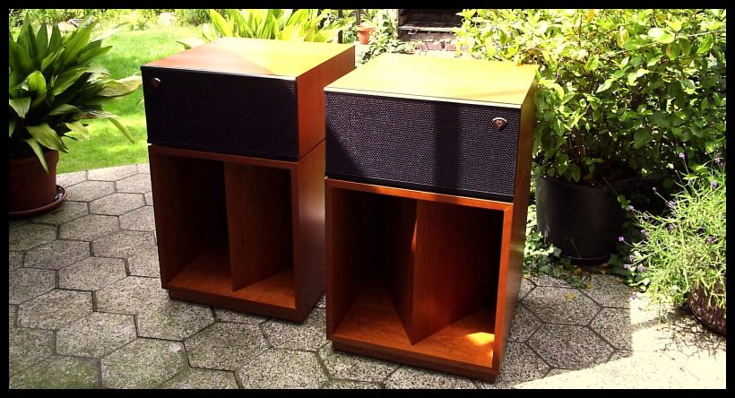 Ab sofort verfügbar : 2 Paar Klipsch Heritage Series Klipsch La Scala II ( die aktuellen Modelle , 2-teilig mit separatem Mittelhochtongehäuse , also insgesamt 8 Teile ) , colour : rare american Cherry , looks good , normale Gebrauchsspuren , just call for best price : 05068 / 3031 / phone - intl.phone 0049 / 5068 / 3031 at Werner Enges Atmosphere-Klipsch .