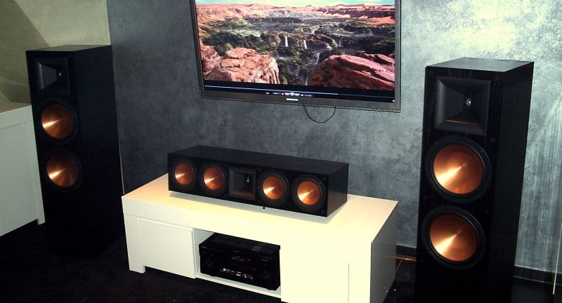 Klipsch MKII 7er Reference Line Up für ein perfectes Surround , inclusive 2 x active Subwoofers aus diesem Programm , den beiden versteckt agierenden SW115 . Anything coloured in black satin including the fine cerametalic copper cones . Alles nett arrangiert in ausgedehnten Räumlichkeiten zur vollen Entfaltung des Soundwalls . Viel Spass dauerhaft und tolerante Nachbarn wünschen den zufriedenen neuen Besitzern Werner & Ronny @ Atmosphere . Just call 0049-5068-3031-phone for delivery . 